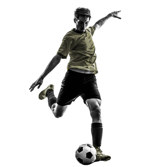 Foto: Das Bild zeigt einen jungen Mann in Sportkleidung beim Fußballspielen. Er trägt ein Trikot, Shorts, Stutzen und Fußballschuhe. In einer dynamischen Bewegung schwingt er sein rechtes Bein nach vorne, um einen Ball zu schießen, der am Boden liegt. Der Spieler ist als kontrastreiche Schwarz-Weiß-Silhouette dargestellt, das Trikot wirkt heller als Hose und Hintergrund. Hinter ihm ist ein grafisches, eckiges Designelement in dunklem Grau zu sehen, das die Bewegung betont. - 